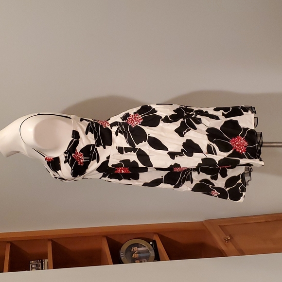 Trixxi Clothing Company White, Brown, and Red Floral Dress Size 7 Juniors - Picture 6 of 10